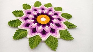 Como tejer la FLOR N° 46 con hojas a crochet paso a paso para centros, caminos de mesa y tapetes.
