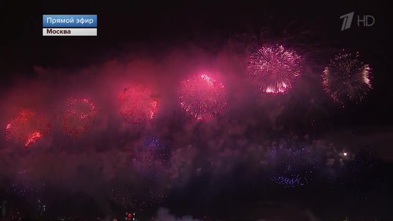 Салют над Москвой. 30 залпов в честь защитников...
