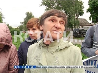 Жители против депутата - народного избранника обвиняют в уничтожении детской площадки