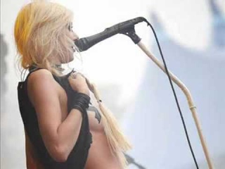 Taylor Momsen Shows her Taped Chest at Heineken Festival, Donington!
