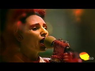 Агузарова королева красоты. Агузарова главclub. Жанна агузарова у урганта 2019. Королева кростты агуэжарова. Жанна агузарова с гитарой.