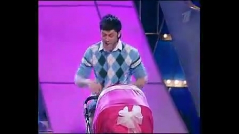 Грузчик квн станция спортивная. Некрасивые КВНЩИКИ мужчины. КВН парень в очках и шортиках. Мужики ну вы же мужики КВН. КВН мужик удаляет сообщения.