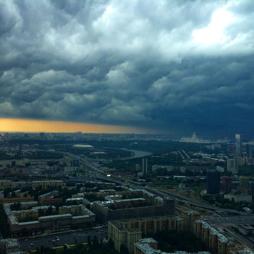 Гроза над москвой Гроза над москвой