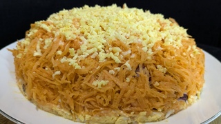 Новый салат, который покоряет своим пикантным и интересным вкусом. Простой и быстрый.